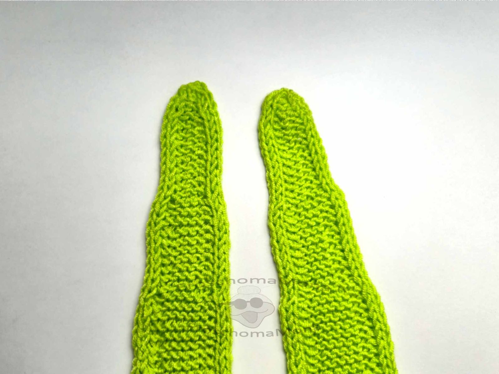 Das Bild zeigt die beiden Tuchspitzen nachdem die Fäden vernäht wurden.