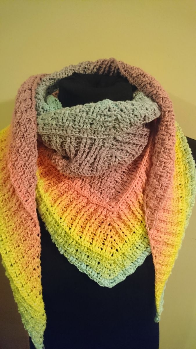 Blog-Inhaltsbild für 'Dichtes und flaches Dreieckstuch "Doppelmoppel" mit vielen Reliefstäbchen - ideal für Farbverlaufsbobbel'