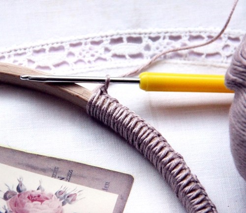 Blog-Inhaltsbild für 'Kostenlose Anleitung: So wird aus einem alten Stickring ein origineller Bilderrahmen!'