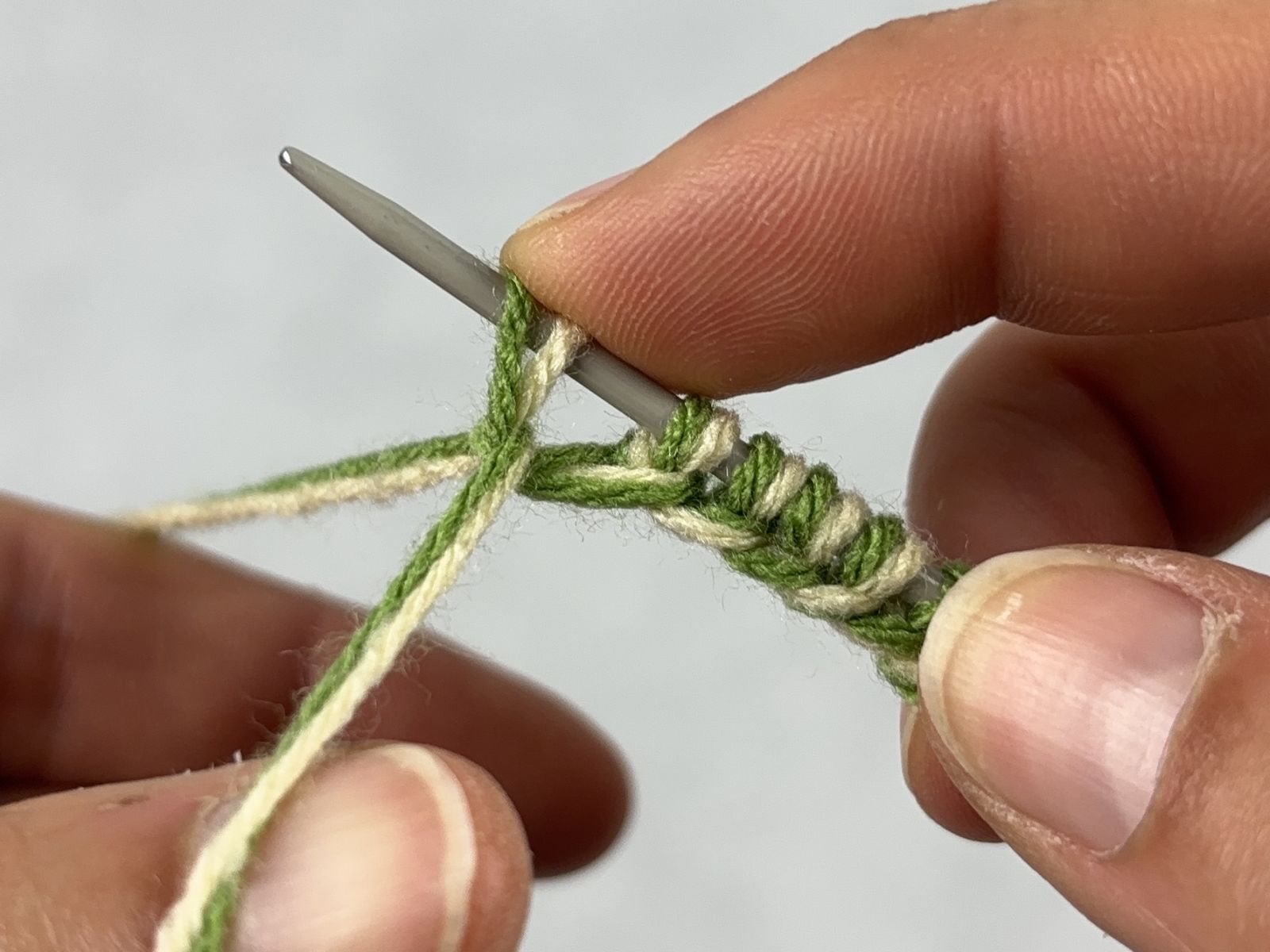 Blog content image for 'Knitting Double-Faced Fabric: The Most Important Edge Techniques, Simply Explained'