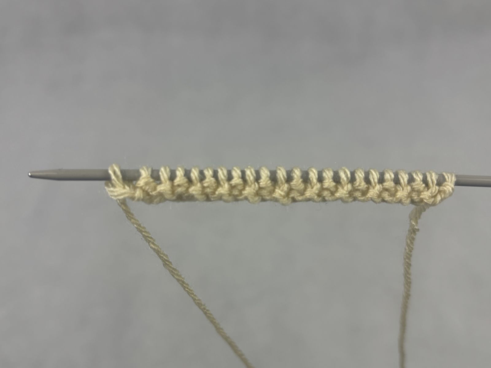 Blog content image for 'Knitting Double-Faced Fabric: The Most Important Edge Techniques, Simply Explained'