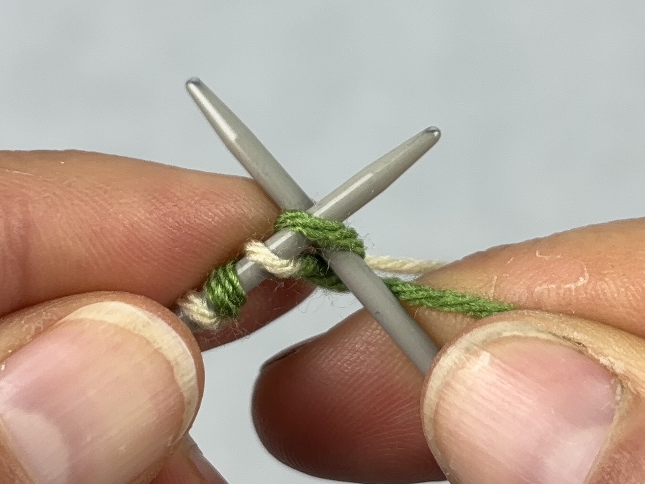 Blog content image for 'Knitting Double-Faced Fabric: The Most Important Edge Techniques, Simply Explained'