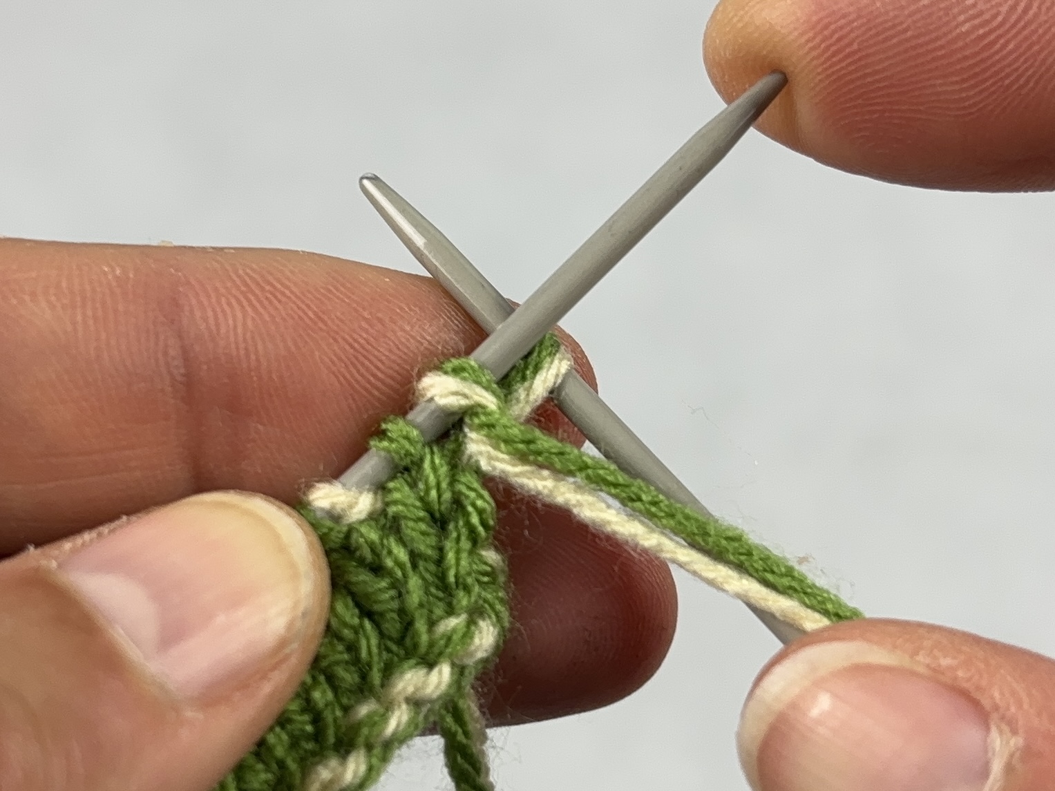Blog content image for 'Knitting Double-Faced Fabric: The Most Important Edge Techniques, Simply Explained'