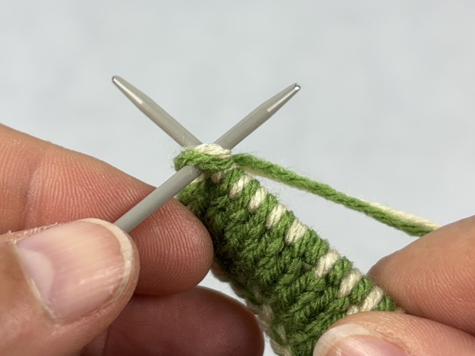 Blog content image for 'Knitting Double-Faced Fabric: The Most Important Edge Techniques, Simply Explained'
