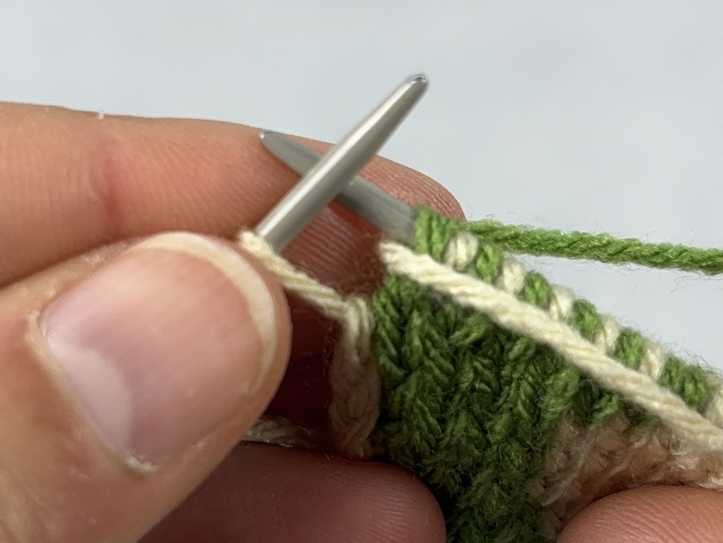 Blog content image for 'Knitting Double-Faced Fabric: The Most Important Edge Techniques, Simply Explained'