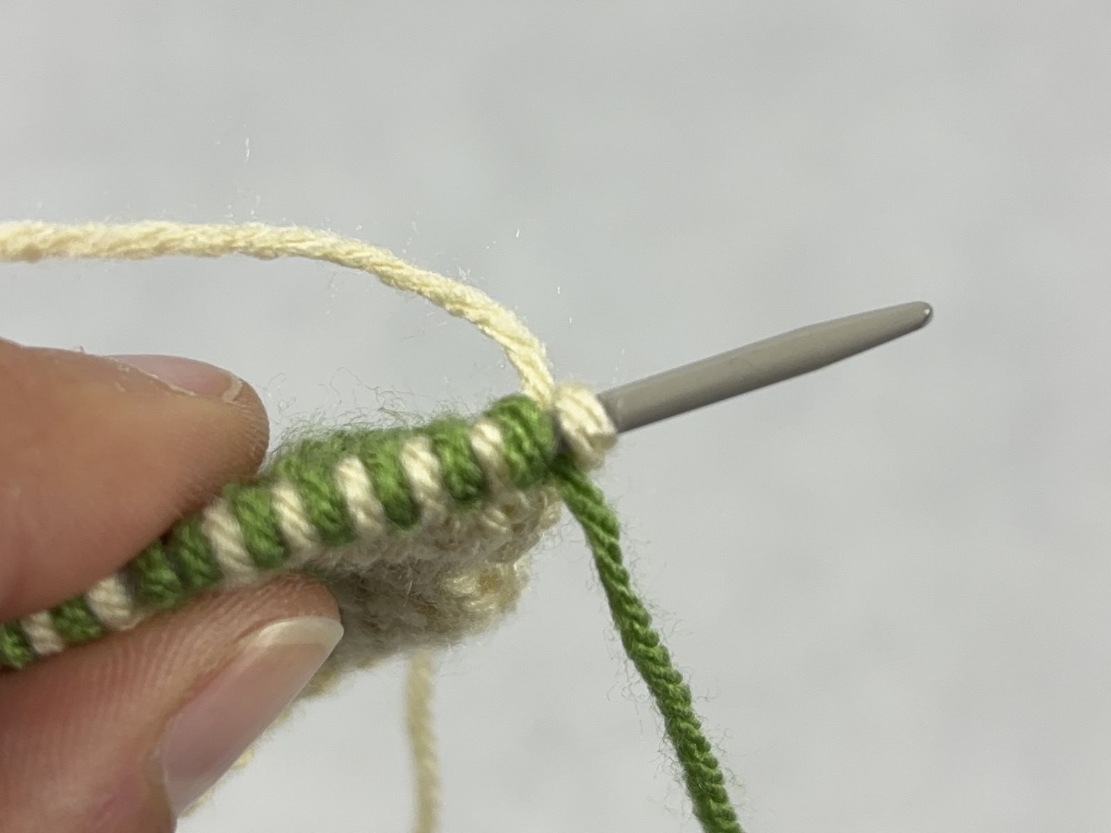 Blog content image for 'Knitting Double-Faced Fabric: The Most Important Edge Techniques, Simply Explained'
