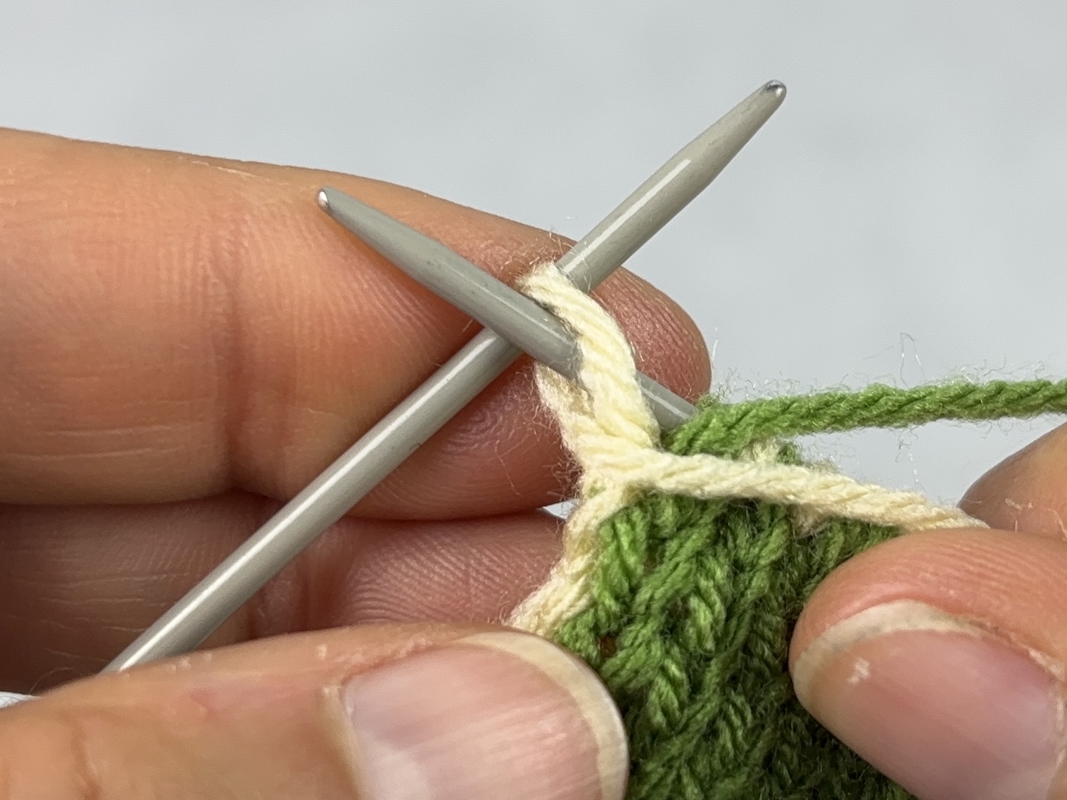 Blog content image for 'Knitting Double-Faced Fabric: The Most Important Edge Techniques, Simply Explained'