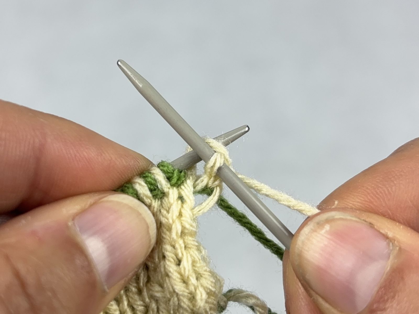Blog content image for 'Knitting Double-Faced Fabric: The Most Important Edge Techniques, Simply Explained'