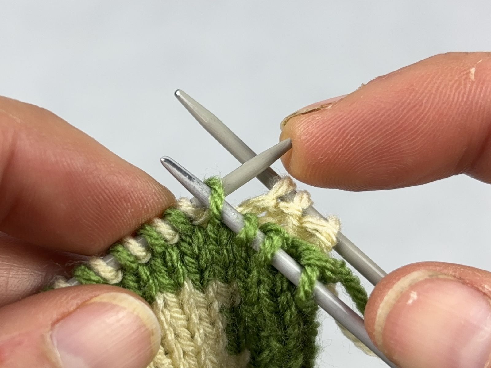 Blog content image for 'Knitting Double-Faced Fabric: The Most Important Edge Techniques, Simply Explained'