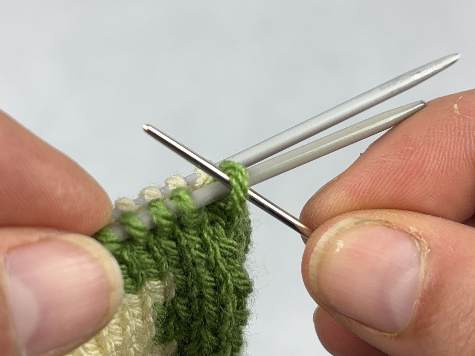 Blog content image for 'Knitting Double-Faced Fabric: The Most Important Edge Techniques, Simply Explained'
