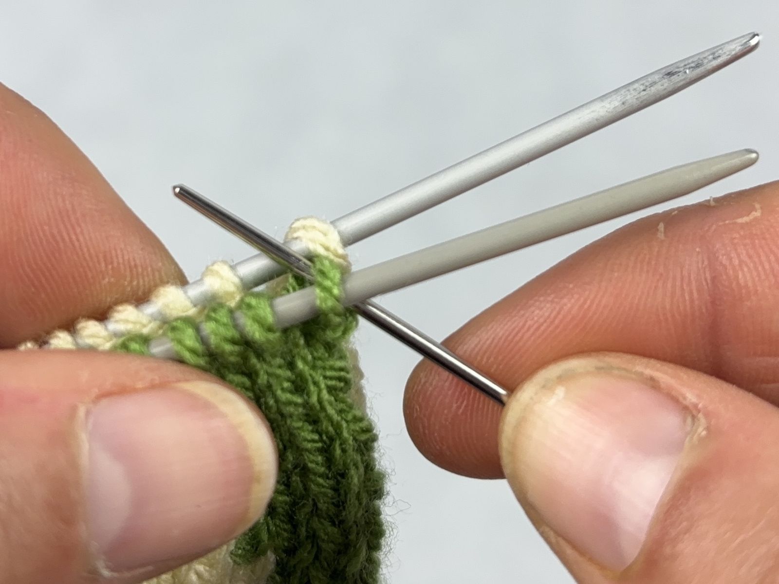 Blog content image for 'Knitting Double-Faced Fabric: The Most Important Edge Techniques, Simply Explained'