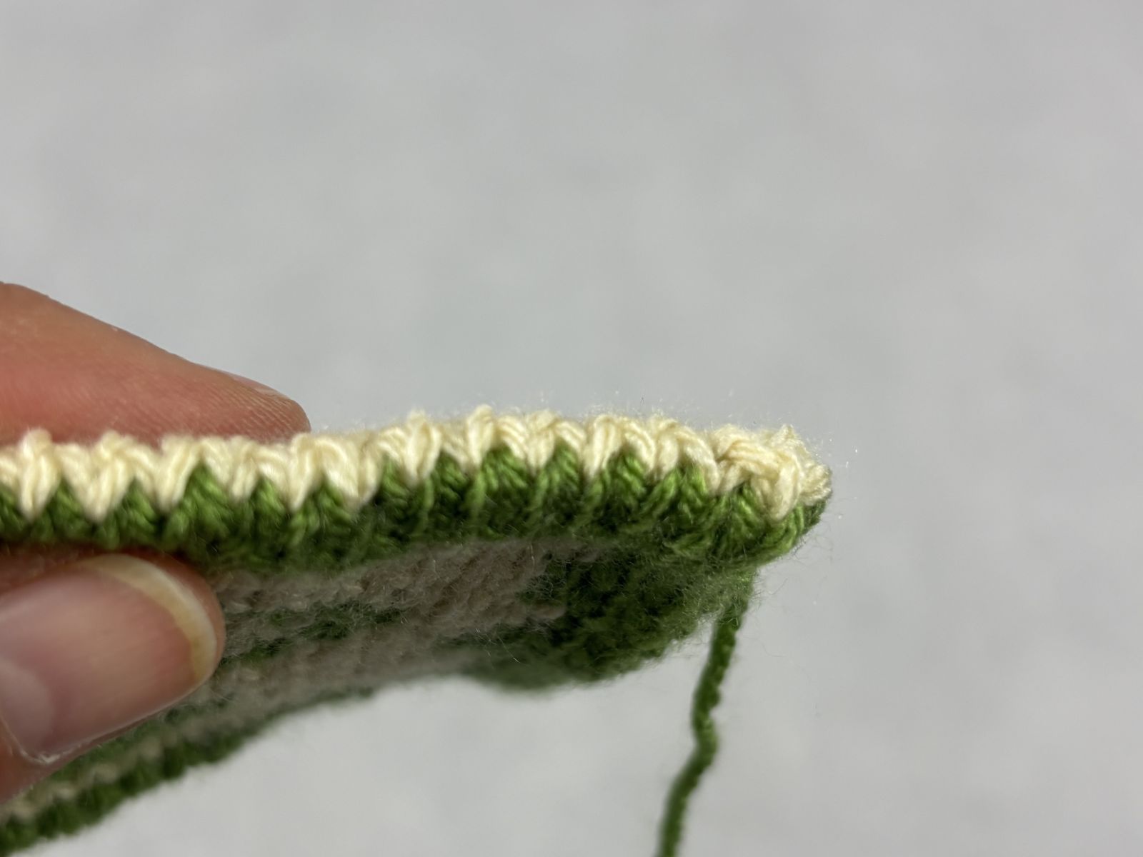 Blog content image for 'Knitting Double-Faced Fabric: The Most Important Edge Techniques, Simply Explained'