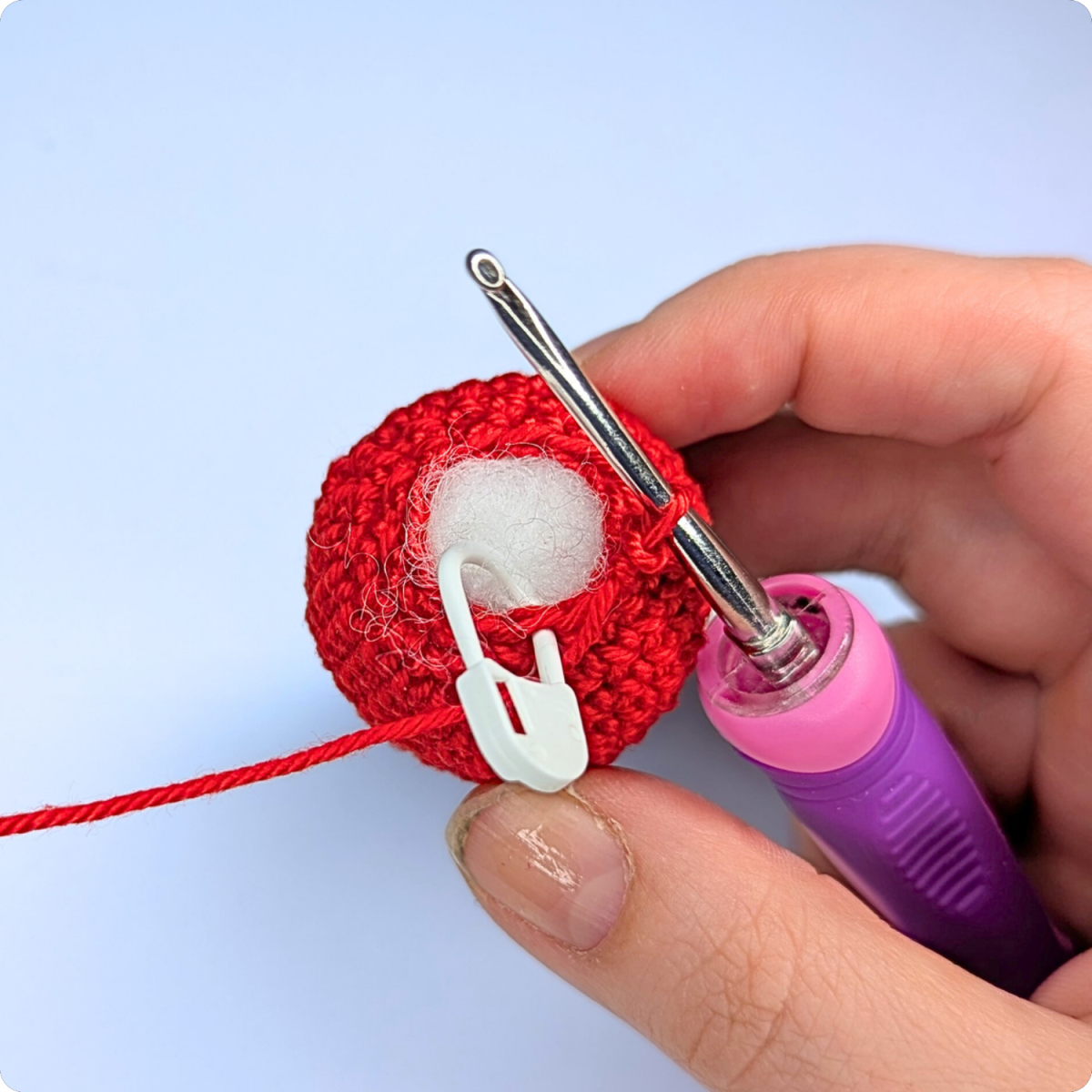 Blog-Inhaltsbild für 'Kostenlose Häkelanleitung: Schlüsselanhänger Erdbeere'