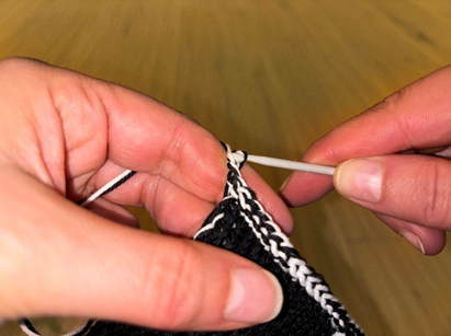 Blog-Inhaltsbild für 'Topflappen stricken im Doubleface Muster – Gratis Anleitung mit Hasenmotiv (auch als Waschlappen oder Schmusetuch geeignet)'