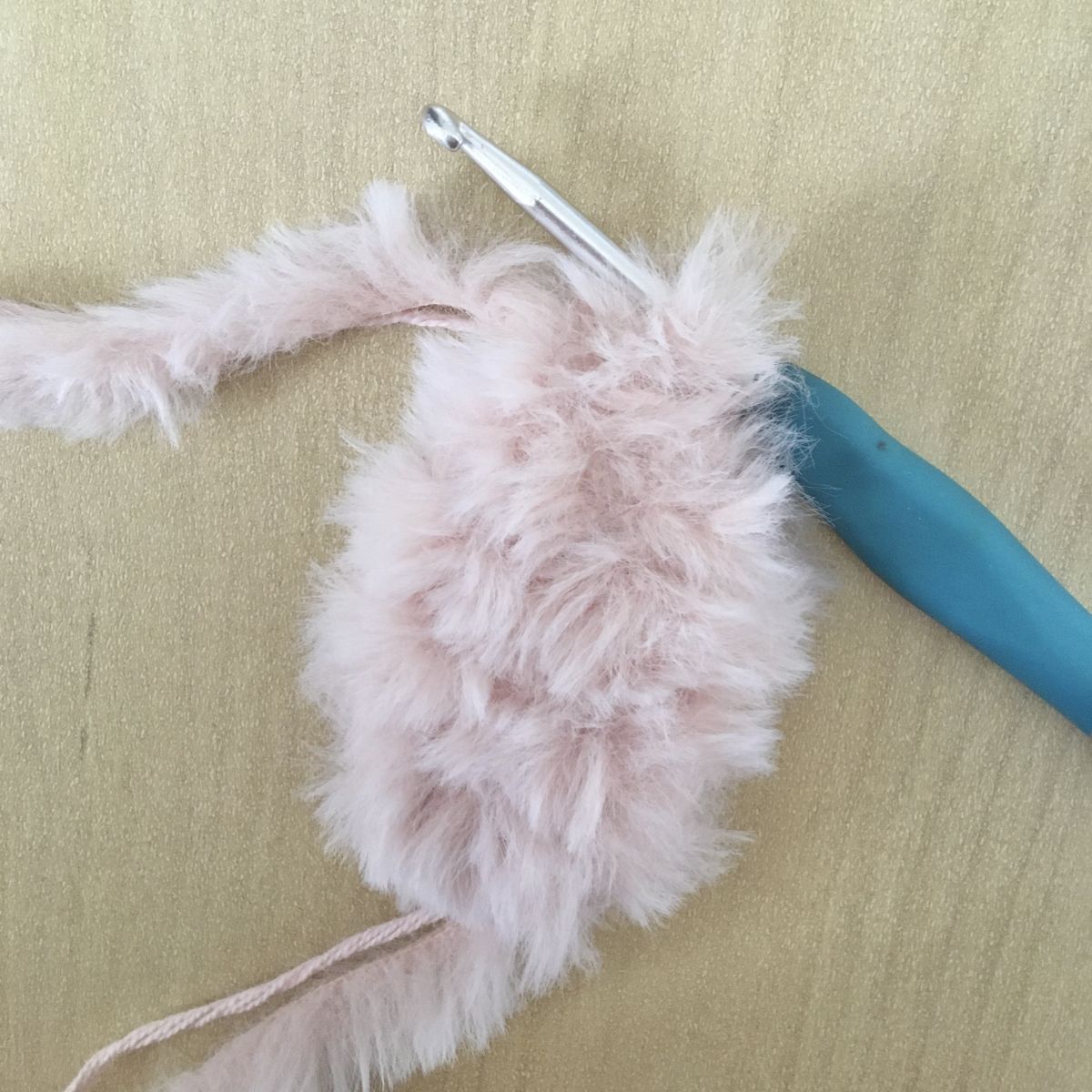 Blog-Inhaltsbild für 'Kostenlose Häkelanleitung für Häschen Heidi'