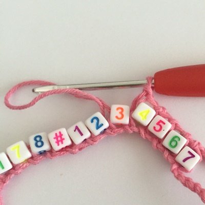 Blog-Inhaltsbild für 'Notfallarmband mit Telefonnummer häkeln'