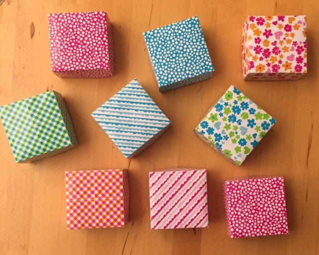 Blog-Inhaltsbild für 'Kleine Geschenkkartons schnell und einfach selbst gebastelt'