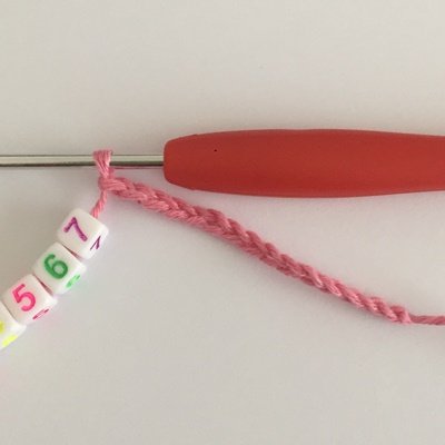 Blog-Inhaltsbild für 'Notfallarmband mit Telefonnummer häkeln'