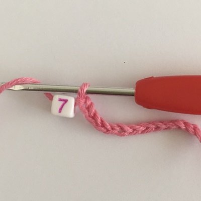 Blog-Inhaltsbild für 'Notfallarmband mit Telefonnummer häkeln'