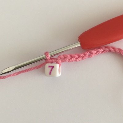 Blog-Inhaltsbild für 'Notfallarmband mit Telefonnummer häkeln'