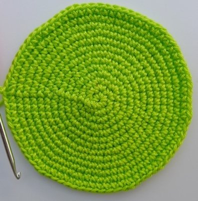 Blog-Inhaltsbild für 'Kostenlose Anleitung: Sessel und Teppich für Barbie und ihre Freundinnen'