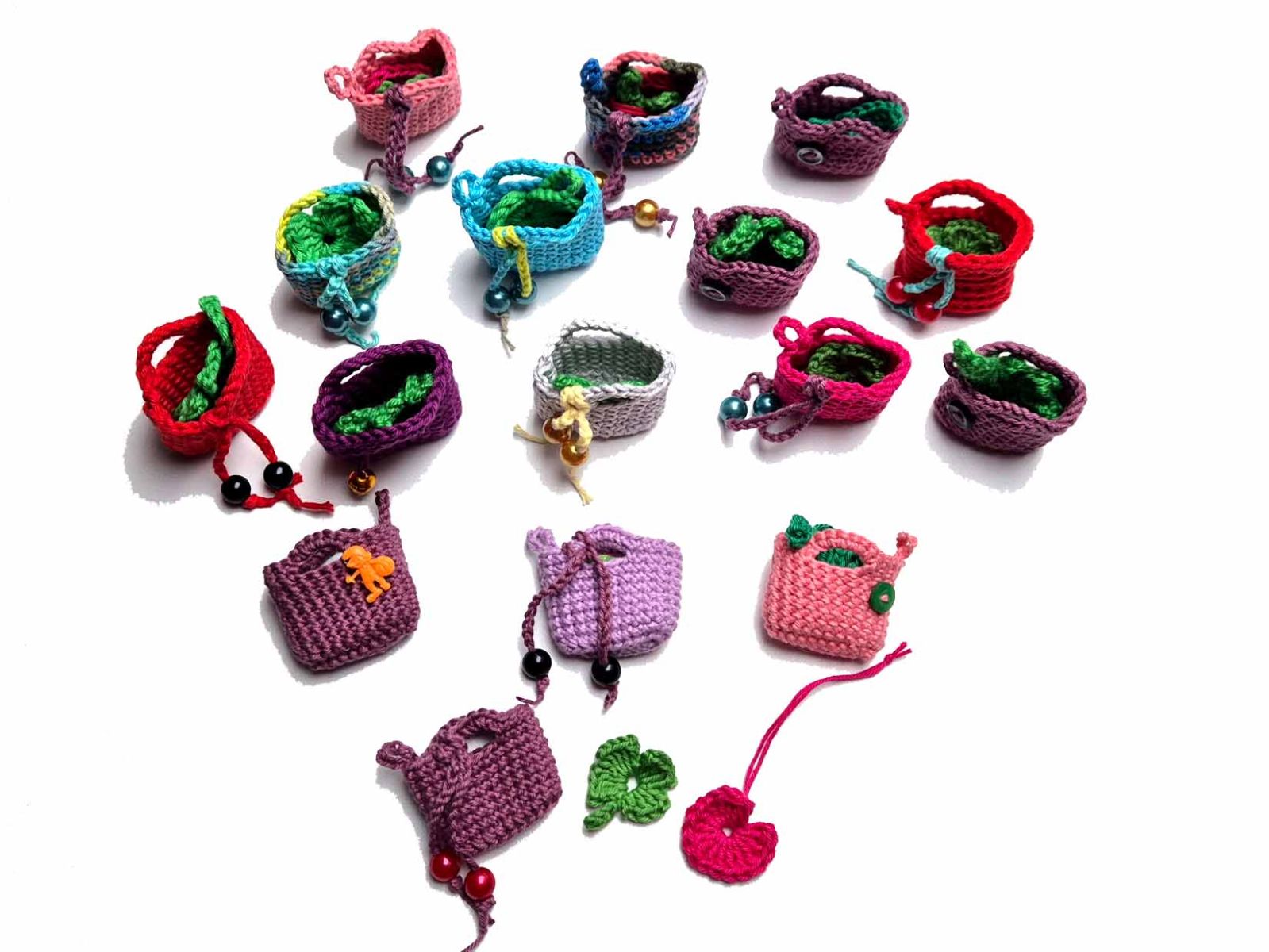 Blog-Inhaltsbild für 'Minitasche „Wanderlust“ als Anhänger für Rucksack, Handtasche oder als Geschenkanhänger Kostenlose Häkelanleitung'