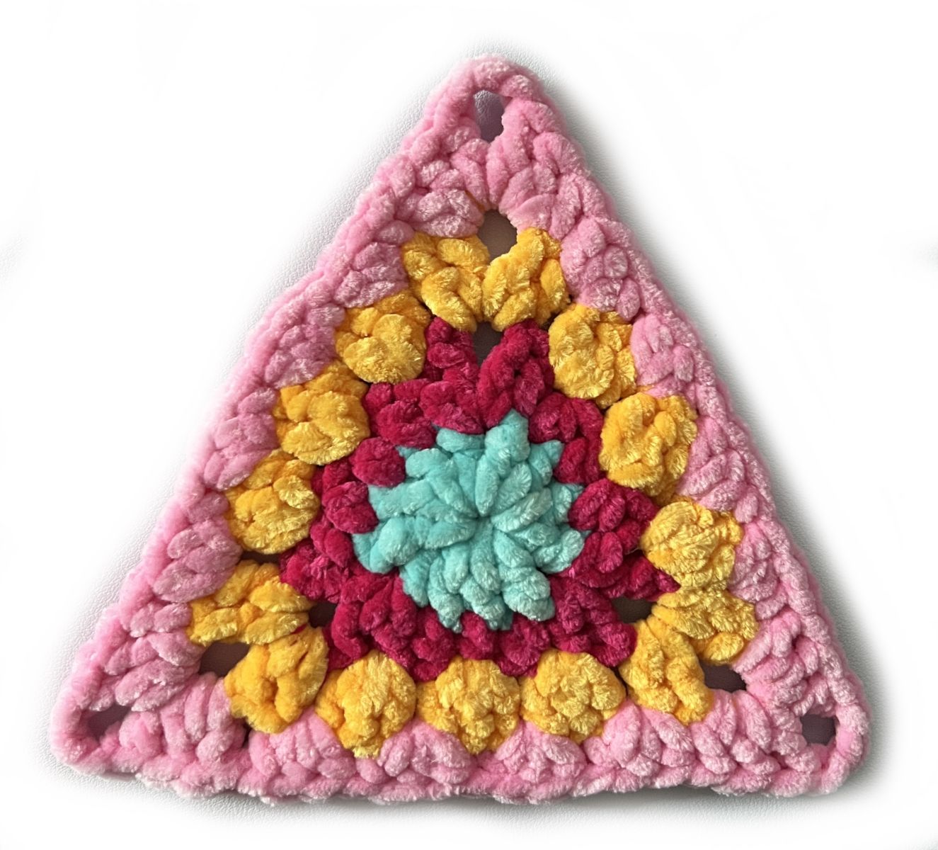 Blog-Inhaltsbild für 'KI und Häkeln: praktische Hilfe oder Risiko für kreative Arbeit?'