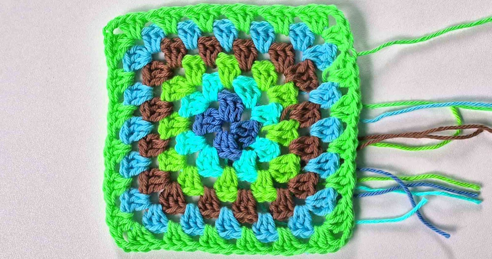 Blog-Inhaltsbild für 'Granny Square – ein kunterbuntes Viereck häkeln, kostenlose Häkelanleitung'