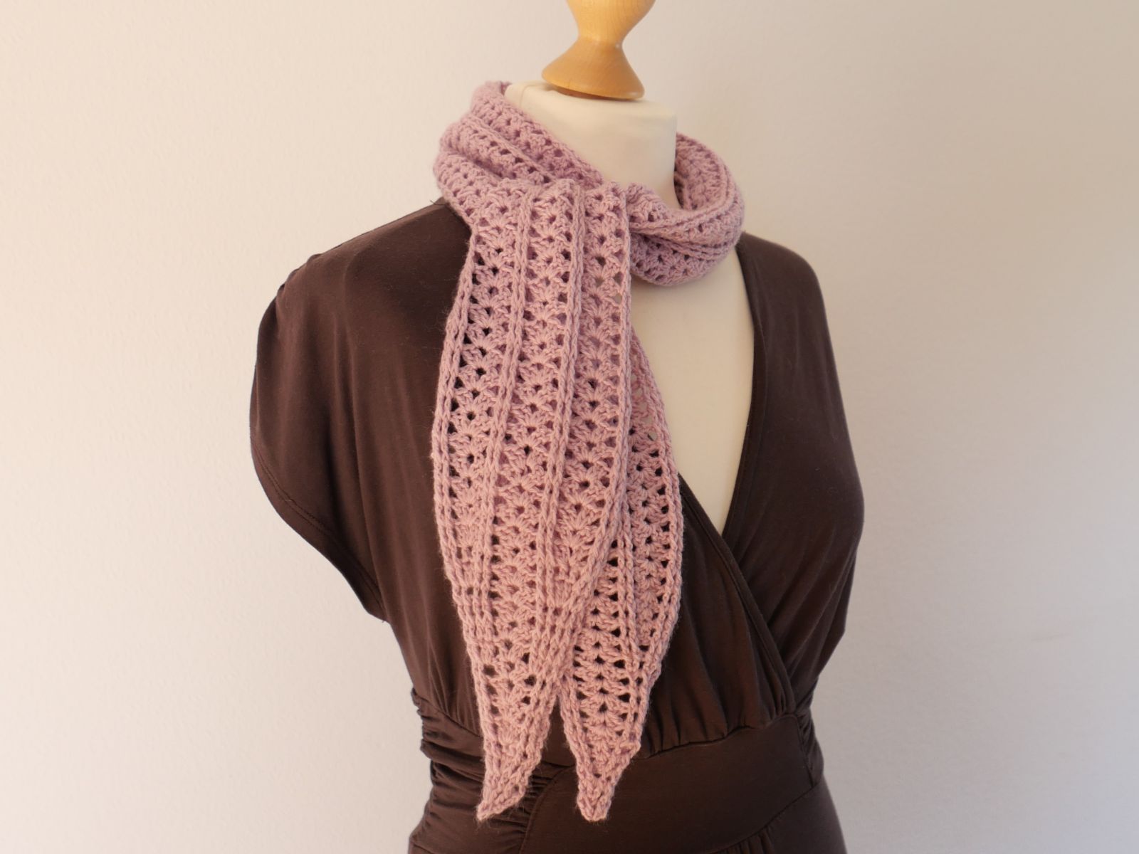 Blog-Inhaltsbild für 'Minischals, Maxispaß: Häkelideen für trendige Schals/ Kostenlose Anleitung für den Minischal Candy'