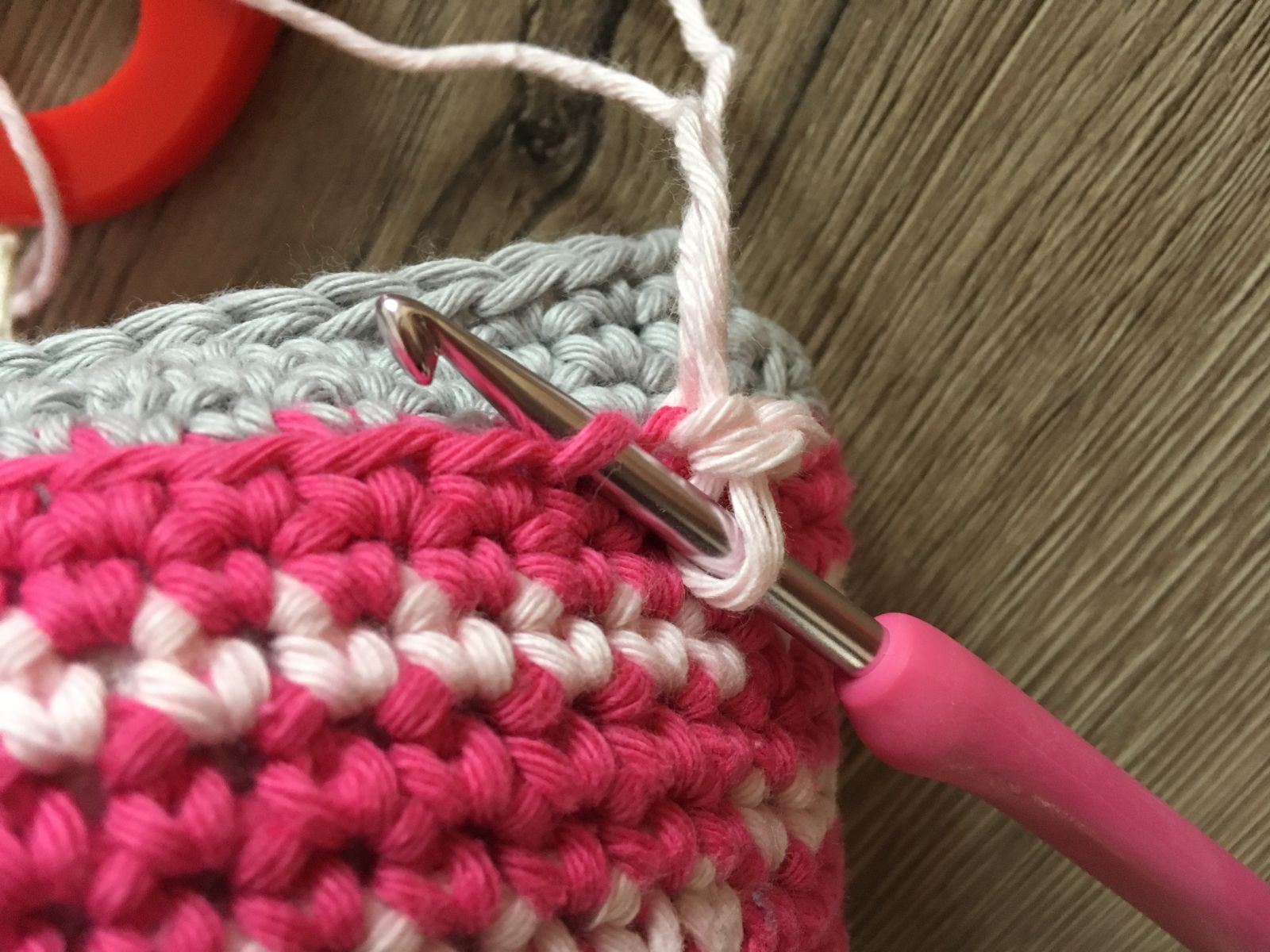 Blog-Inhaltsbild für 'Kostenlose Häkelanleitung, Spieluhr Maus Marla'