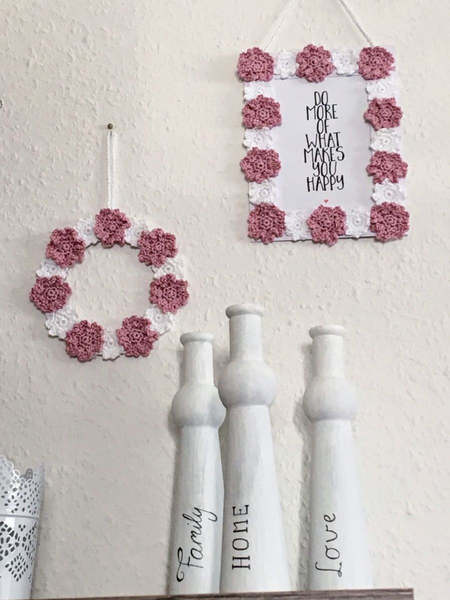 Blog-Inhaltsbild für 'Blumiger Bilderrahmen, kostenlose Häkelanleitung'