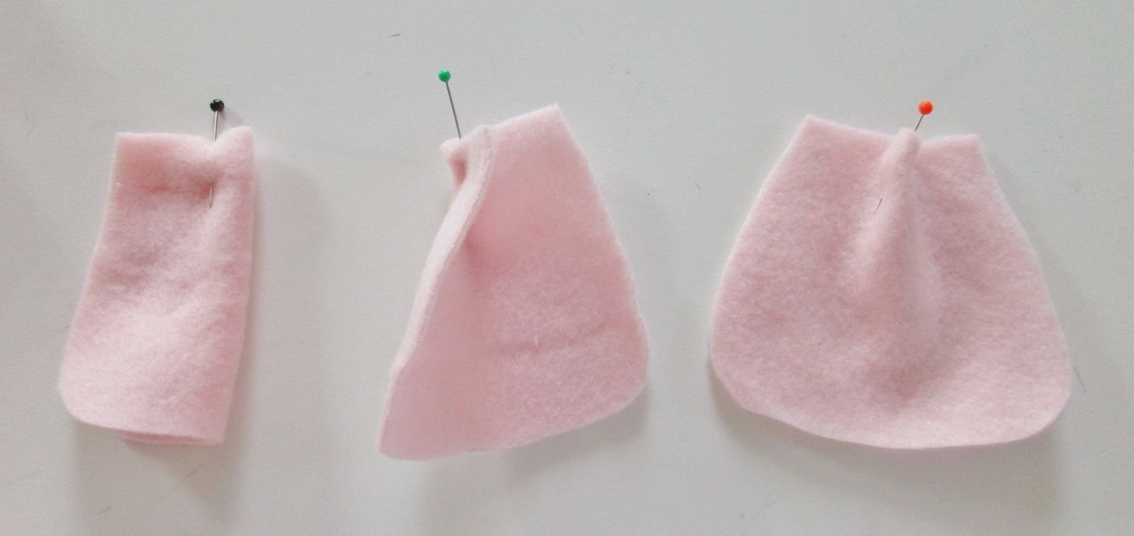 Blog-Inhaltsbild für 'Nähe Dir ein kuscheliges Blütenkissen aus Fleece: Zuschneiden, Zusammennähen, Füllen: Fertig!'