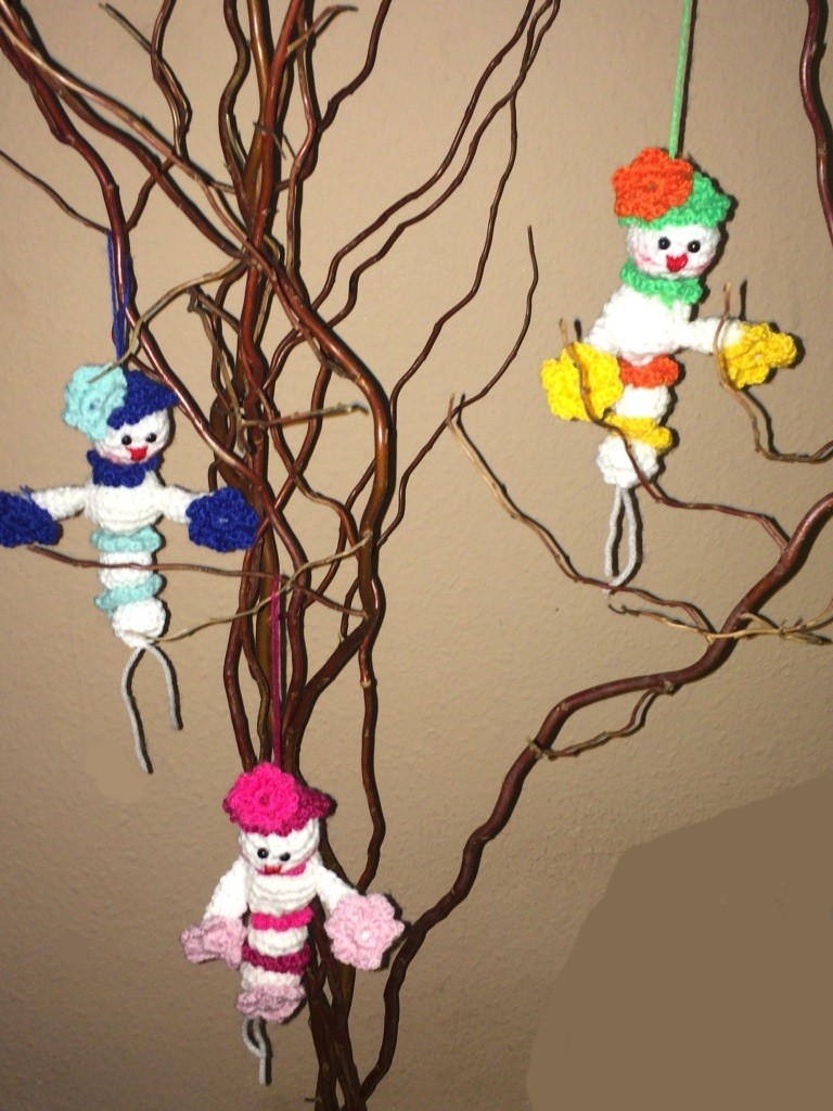 Blog-Inhaltsbild für 'Kostenlose Häkelanleitung - Kleine Frühlingsanhänger'