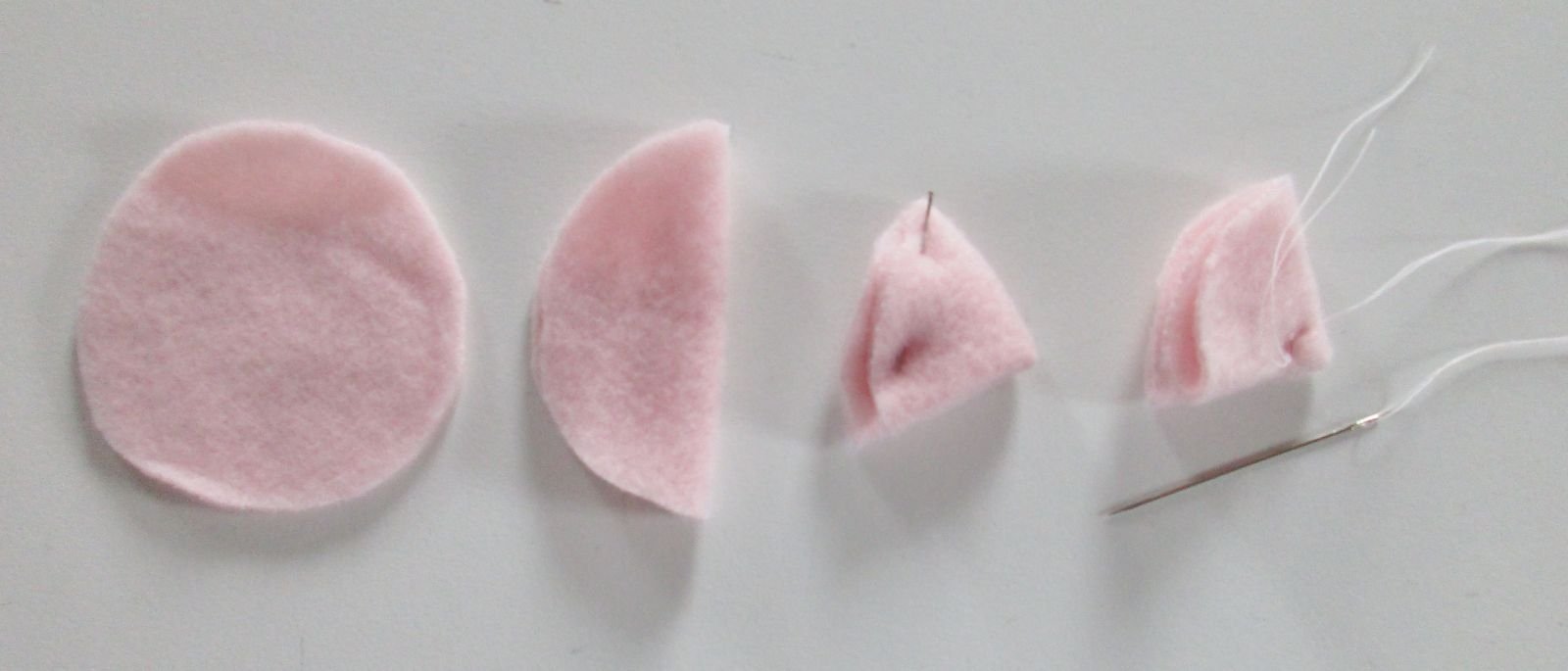 Blog-Inhaltsbild für 'Nähe Dir ein kuscheliges Blütenkissen aus Fleece: Zuschneiden, Zusammennähen, Füllen: Fertig!'