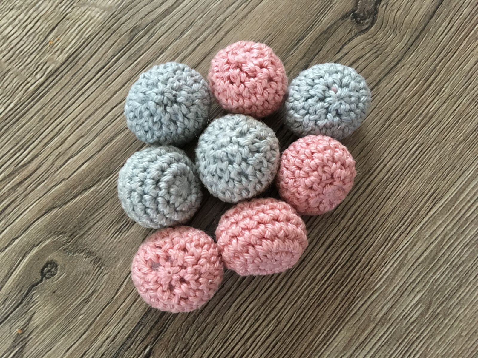 Blog-Inhaltsbild für 'Schnullerkette Mausefant Elina, kostenlose Häkelanleitung'