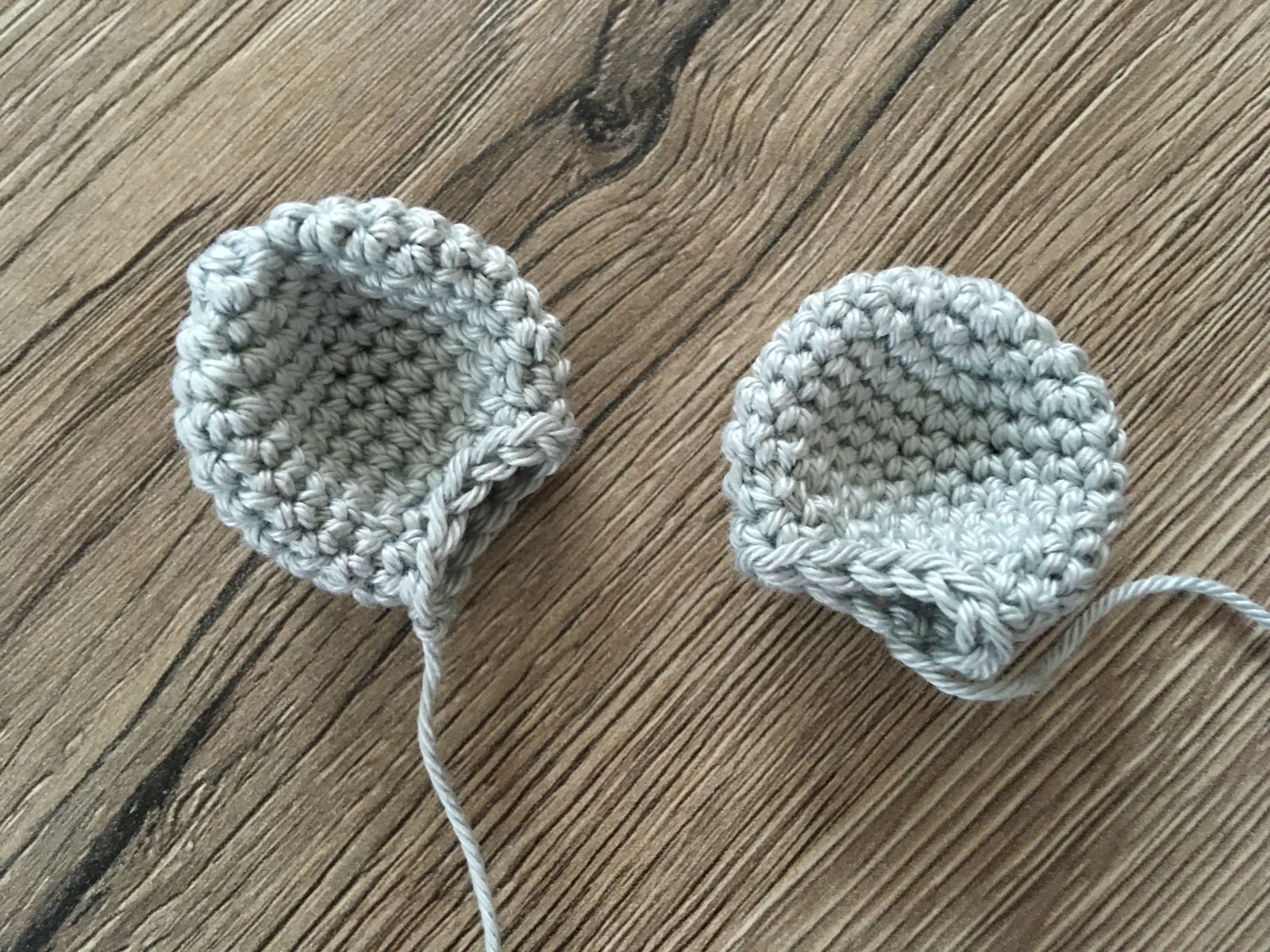 Blog-Inhaltsbild für 'Schnullerkette Mausefant Elina, kostenlose Häkelanleitung'