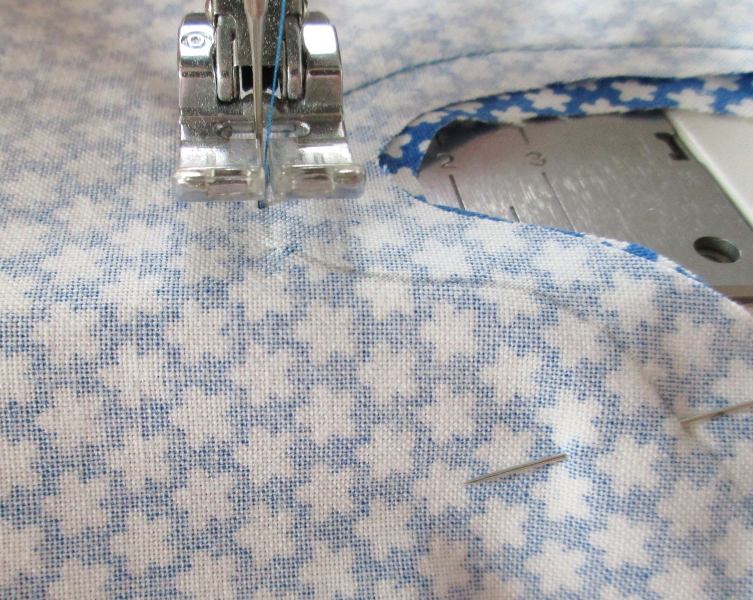 Blog-Inhaltsbild für 'PudelLiebe: Nähe Dir eine Pudelfamilie! Zum Spielen, Bewundern und Liebhaben, das Freebook für das Kuscheltier in zwei Größen: Pudel Hund'