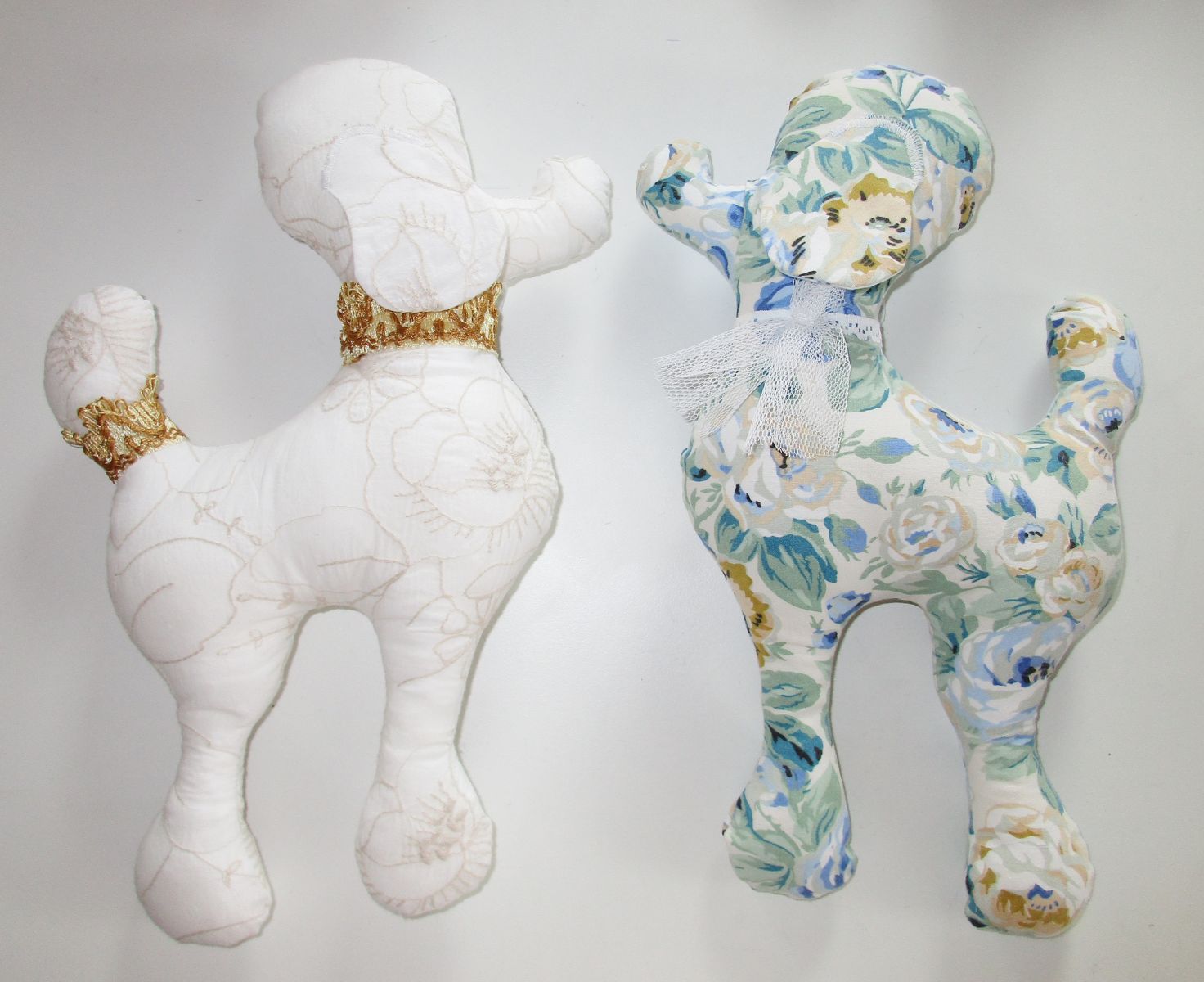 Blog-Inhaltsbild für 'PudelLiebe: Nähe Dir eine Pudelfamilie! Zum Spielen, Bewundern und Liebhaben, das Freebook für das Kuscheltier in zwei Größen: Pudel Hund'