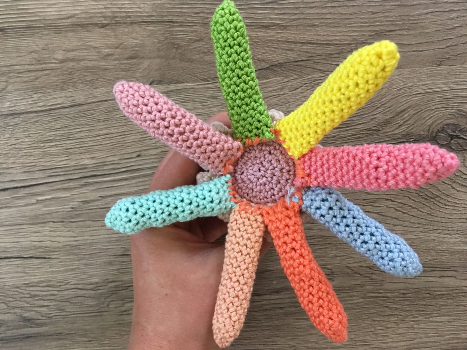 Blog-Inhaltsbild für 'Kostenlose Häkelanleitung, Krake Kimberly'