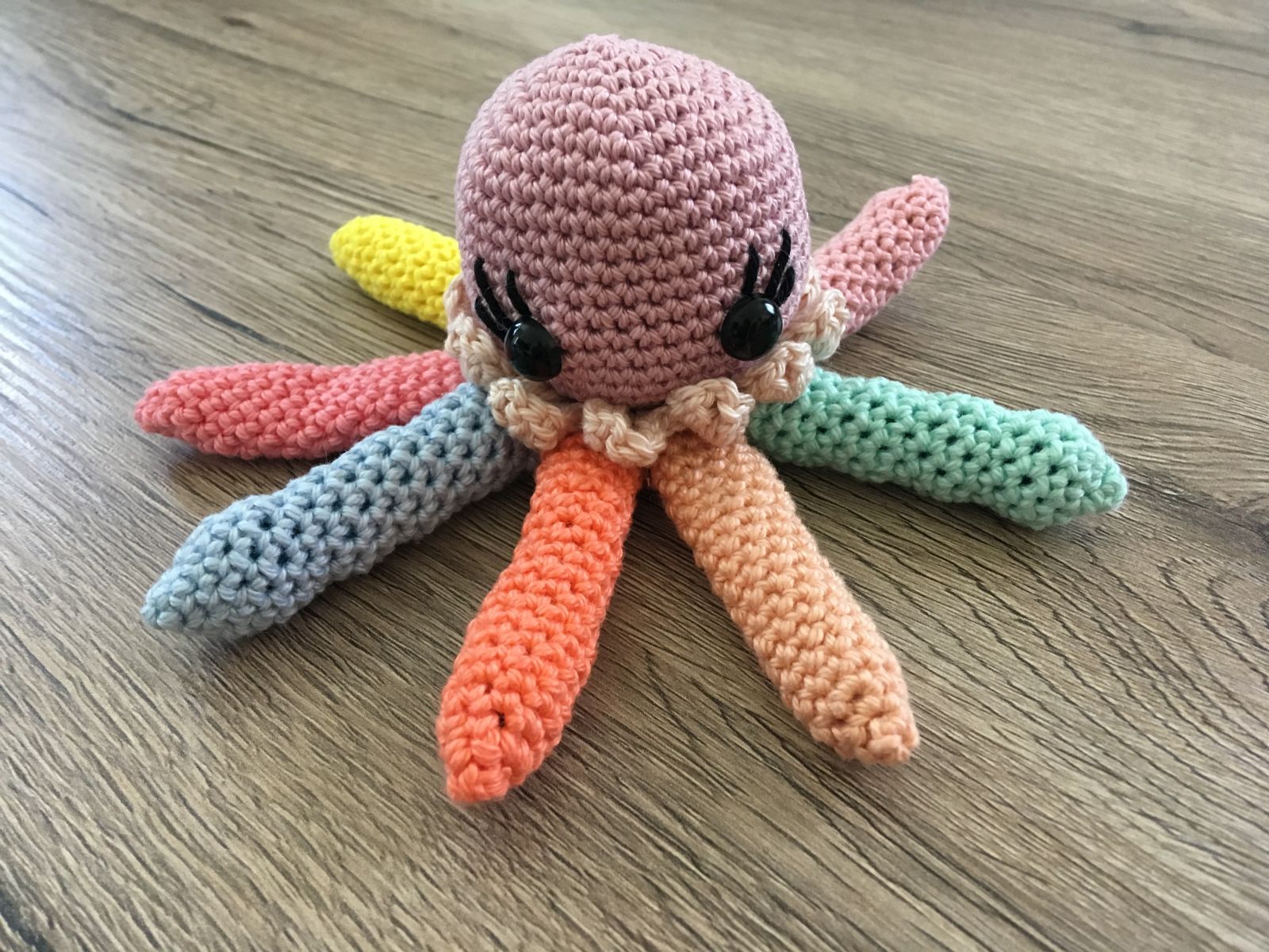 Blog-Inhaltsbild für 'Kostenlose Häkelanleitung, Krake Kimberly'