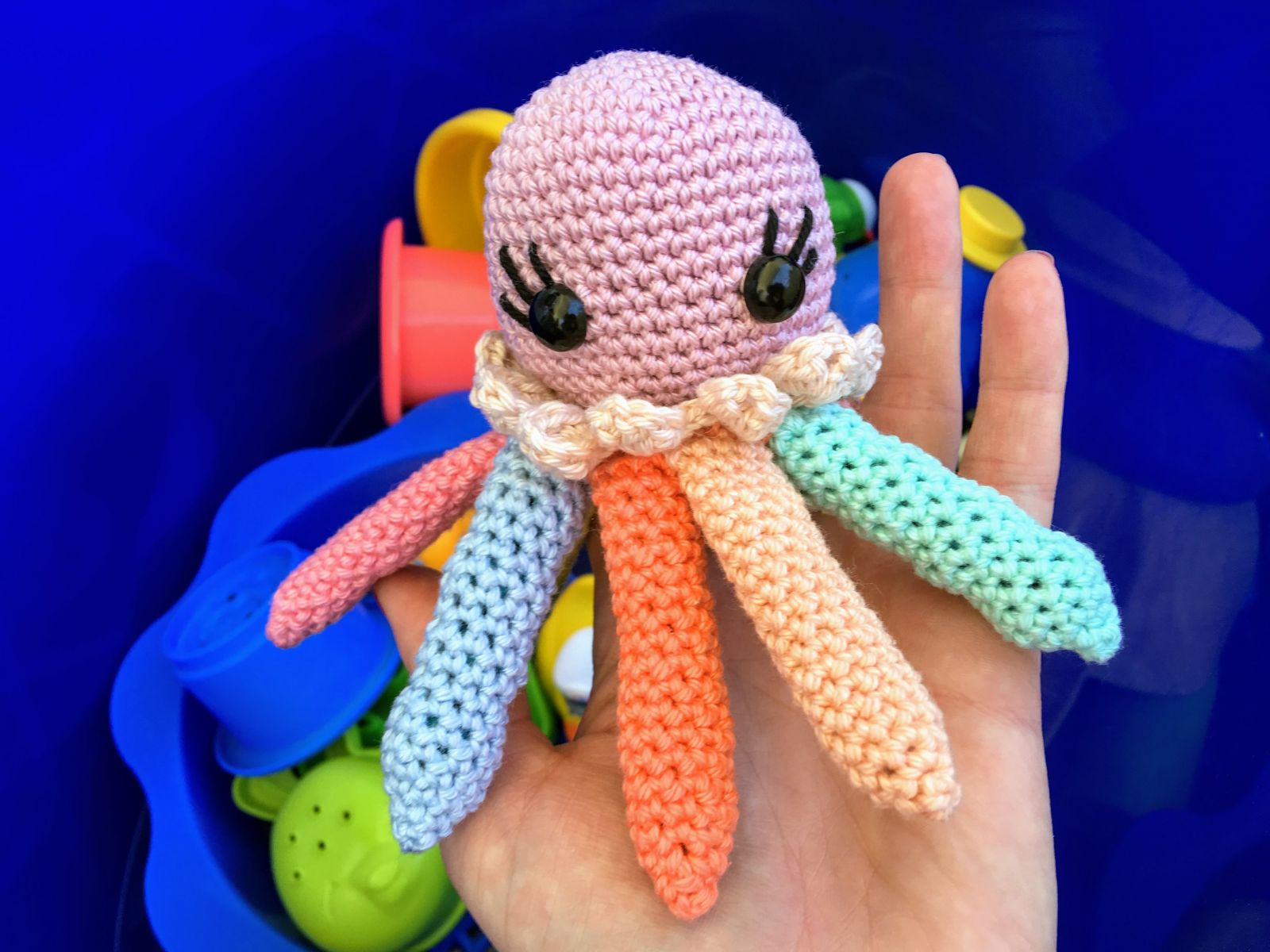 Blog-Inhaltsbild für 'Kostenlose Häkelanleitung, Krake Kimberly'