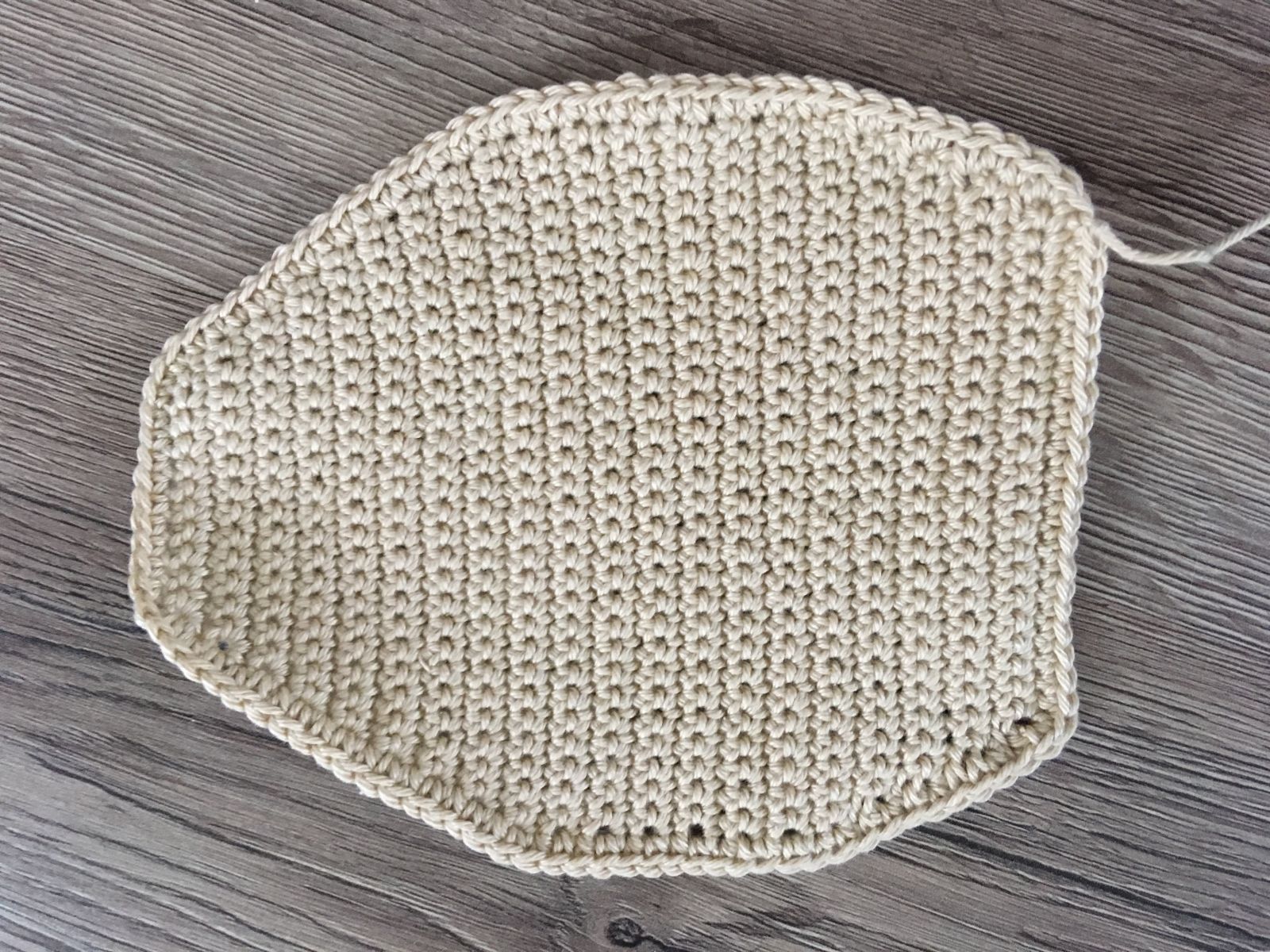 Blog-Inhaltsbild für 'Kuschligel Max, kostenlose Häkelanleitung von Wolldiamant'