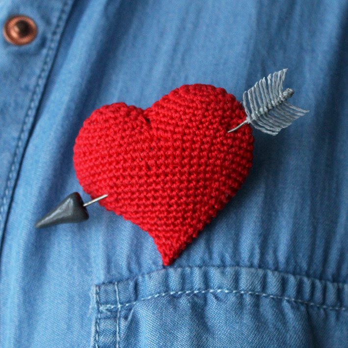 Blog-Inhaltsbild für 'Brosche "Verwundetes Herz"'