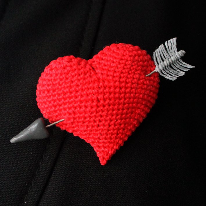 Blog-Inhaltsbild für 'Brosche "Verwundetes Herz"'