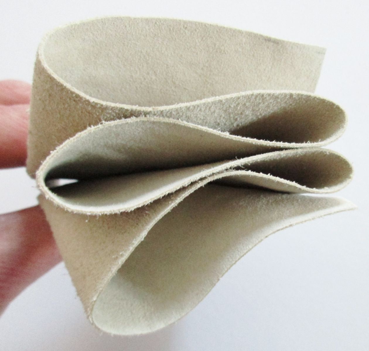 Blog-Inhaltsbild für '&quot;Kleine Fee&quot; Schlüsselanhänger Taschenbaumler aus Leder schnell selbst gemacht'