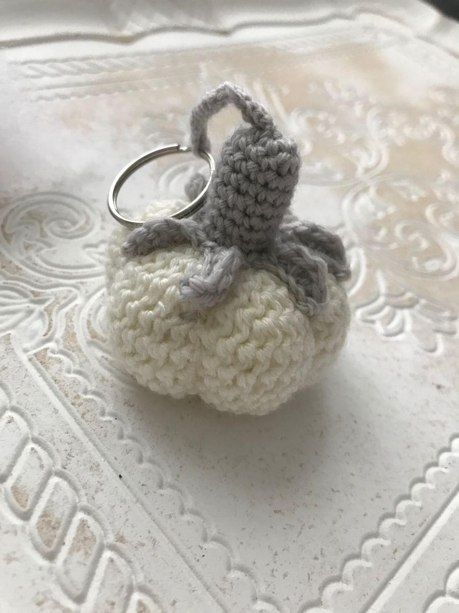 Blog-Inhaltsbild für 'Kürbis häkeln Schlüsselanhänger'