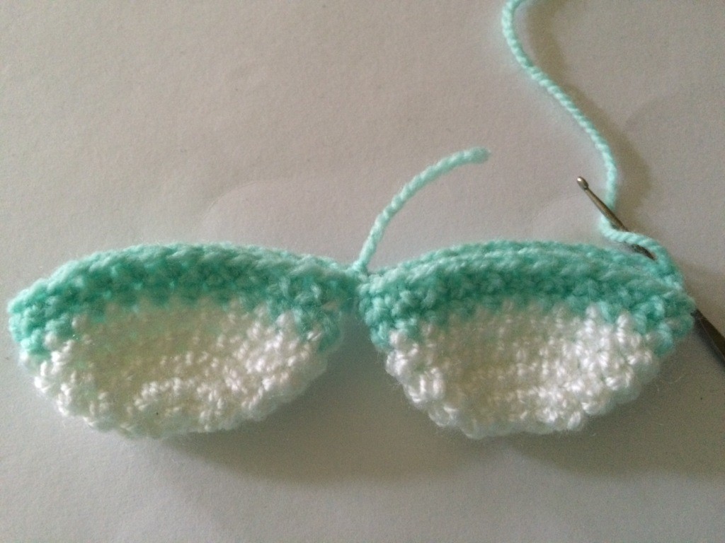 Blog-Inhaltsbild für 'Kostenlose Häkelanleitung - Buntes Osterhäschen'