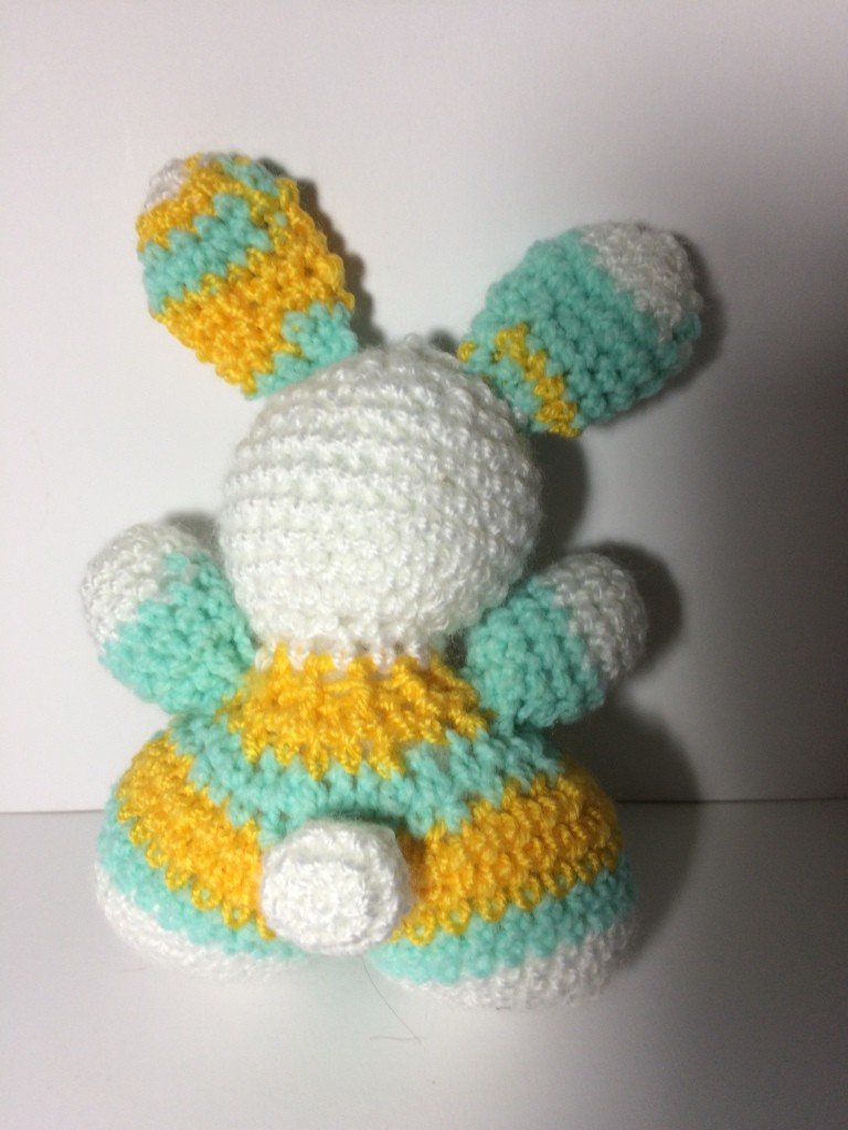 Blog-Inhaltsbild für 'Kostenlose Häkelanleitung - Buntes Osterhäschen'