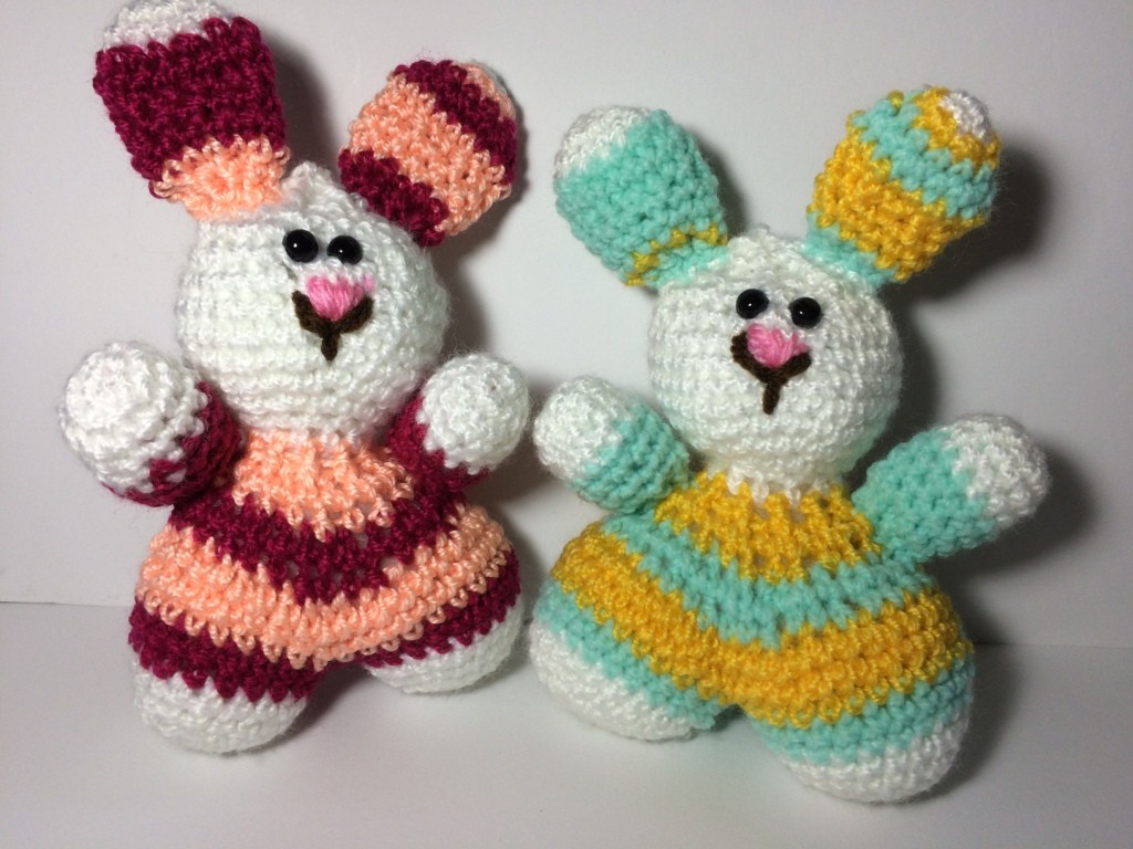 Blog-Inhaltsbild für 'Kostenlose Häkelanleitung - Buntes Osterhäschen'