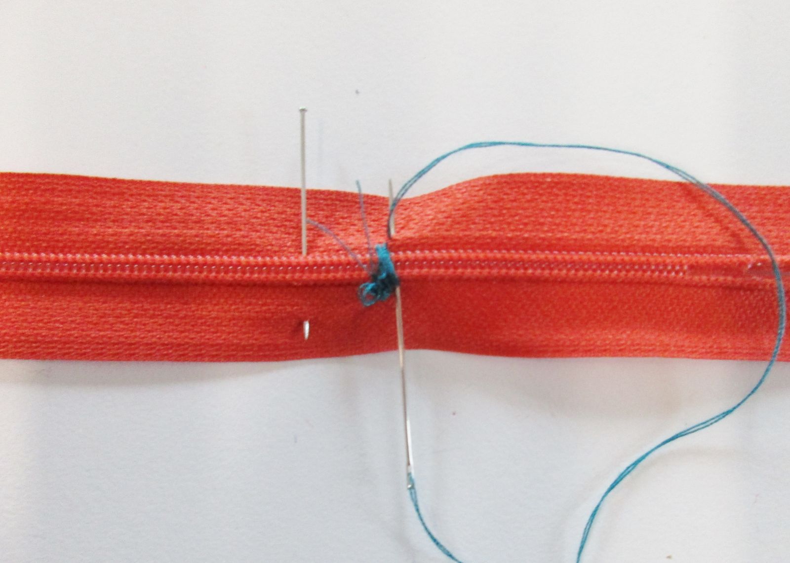 Blog-Inhaltsbild für 'Das Apfeltäschchen: Portemonnaie, Geldbörse oder Brustbeutel Versteckerlie, Nähanleitung mit Schnittmuster: Nähe dir einen Apfel aus Filz'